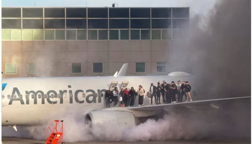 Mỹ: Máy bay của American Airlines bốc cháy tại Sân bay quốc tế Denver