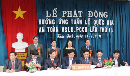 Phát động hưởng ứng Tuần lễ quốc gia ATVSLĐ - PCCN lần thứ 13 năm 2011 