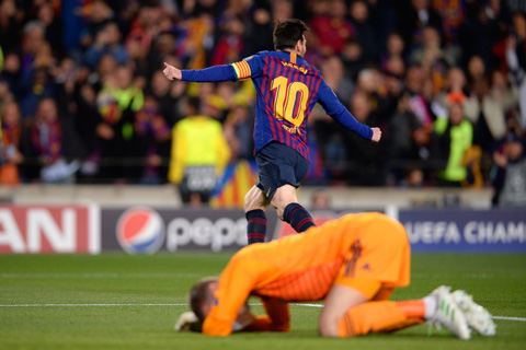 Phút 20, sai lầm của De Gea giúp Messi có bàn thứ 2