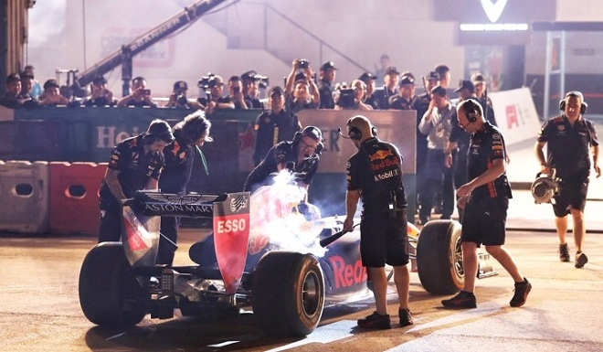Xe đua F1 khuấy động không khí tại Hà Nội