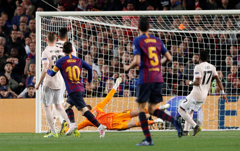 Messi mở tỷ số ở phút 16 sau cú cứa lòng hoàn hảo