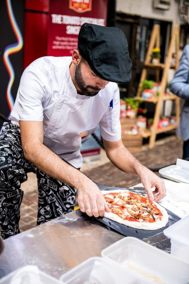 Giải vô địch làm bánh pizza thế giới - Ảnh 2.