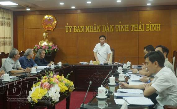 越南藝術委員會會議在越南英雄母親廟項目下的英雄母親紀念碑和浮雕