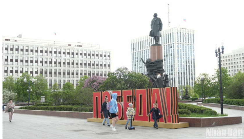 Thủ đô Moskva của nước Nga ngập tràn sắc đỏ chào mừng Ngày Chiến thắng