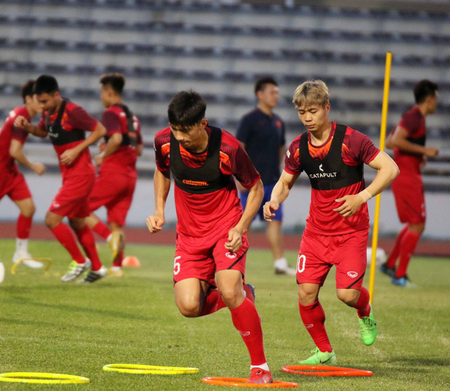 Buổi tập đầu tiên của ĐT Việt Nam tại Buriram: Khởi động nhẹ nhàng cho Kings Cup 2019 - Ảnh 11.