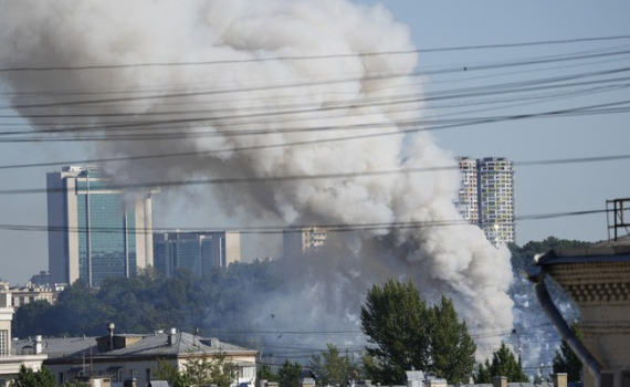 Cháy lớn bùng phát, biển lửa nhấn chìm kho pháo hoa ở thủ đô Nga