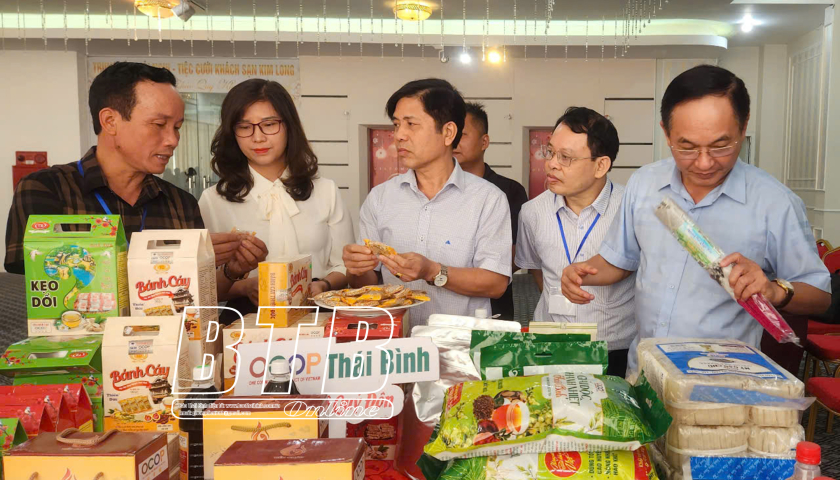 Khen thưởng 30 cá nhân tiêu biểu trong phong trào “Nông dân thi đua sản xuất, kinh doanh giỏi, đoàn kết giúp nhau làm giàu và giảm nghèo bền vững”
