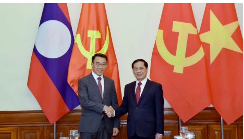 Phó Thủ tướng Bùi Thanh Sơn hội đàm với quyền Trưởng ban Đối ngoại Trung ương Đảng Nhân dân Cách mạng Lào