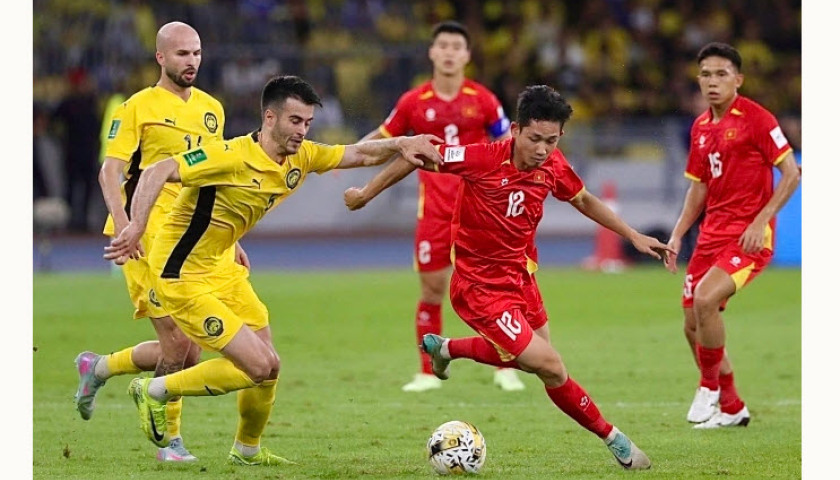 Việt Nam tụt sâu ở bảng FIFA vì thua Malaysia