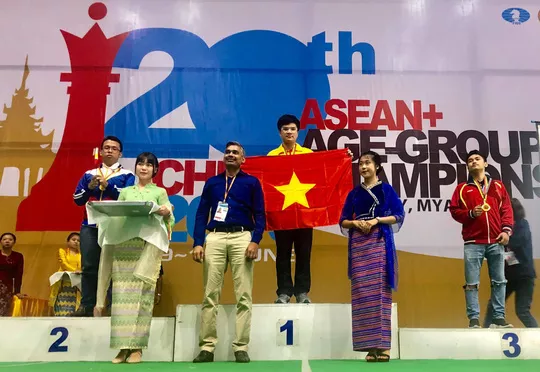 Nguyễn Anh Khôi giành cú đúp vàng cờ vua trẻ châu Á - Ảnh 3.