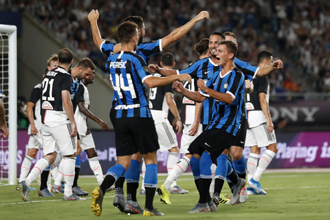Inter ăn mừng bàn thắng
