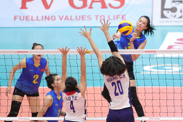 ĐT bóng chuyền nữ U23 Việt Nam ngược dòng đánh bại Đài Bắc Trung Hoa, rộng cửa vào bán kết - Ảnh 1.