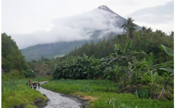 Núi lửa ở Philippines phun trào: hơn 1.600 người bị nhiễm trùng đường hô hấp