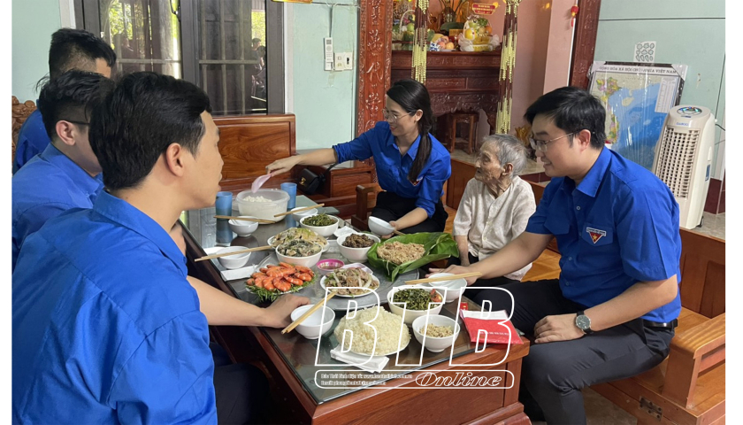 Bữa cơm tri ân cùng mẹ Việt Nam anh hùng