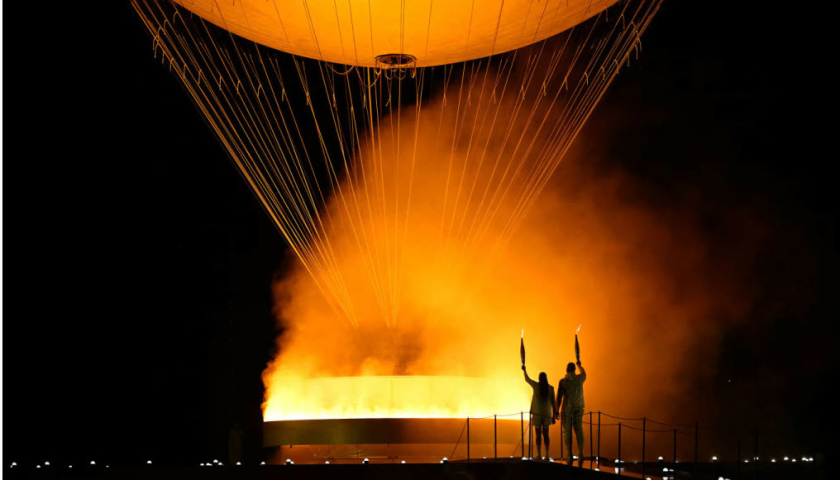 Lễ khai mạc Olympic 2024 gây xúc động với khí cầu lửa