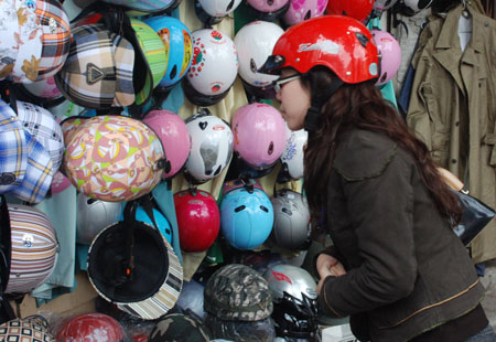 70% mũ bảo hiểm xe máy là mũ giả