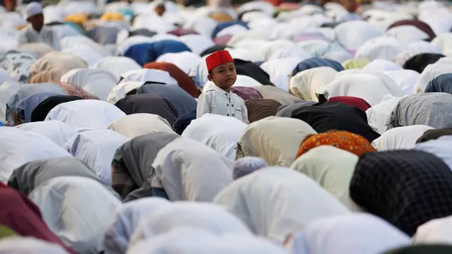 Người Hồi giáo đón lễ Eid Al Adha - Ảnh 1.