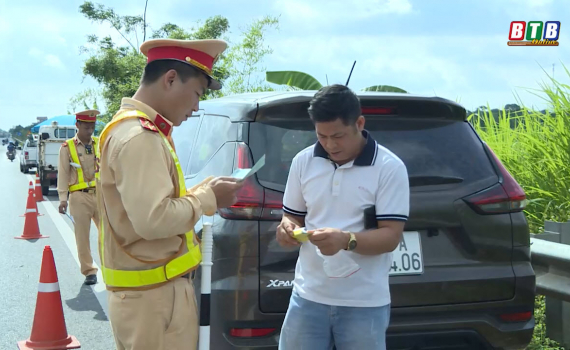Công an huyện Hưng Hà triển khai đồng bộ các giải pháp bảo đảm an toàn giao thông