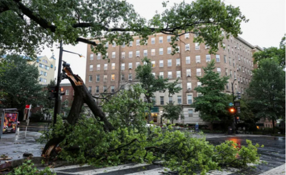 Hai người chết, hơn 700.000 người bị mất điện khi bão đổ bộ miền Đông nước Mỹ