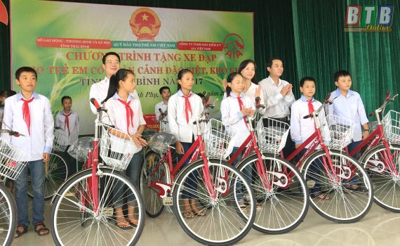 Trao 90 xe đạp cho học sinh có hoàn cảnh đặc biệt khó khăn