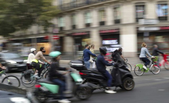 Giao thông tê liệt ở thủ đô Pháp do bãi công