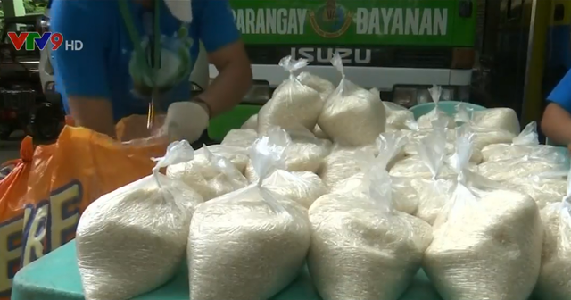 Đổi chai nhựa lấy gạo ở Philippines - Ảnh 1.