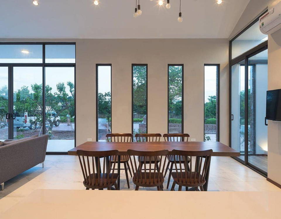 Nhà kính hiện đại giữa làng