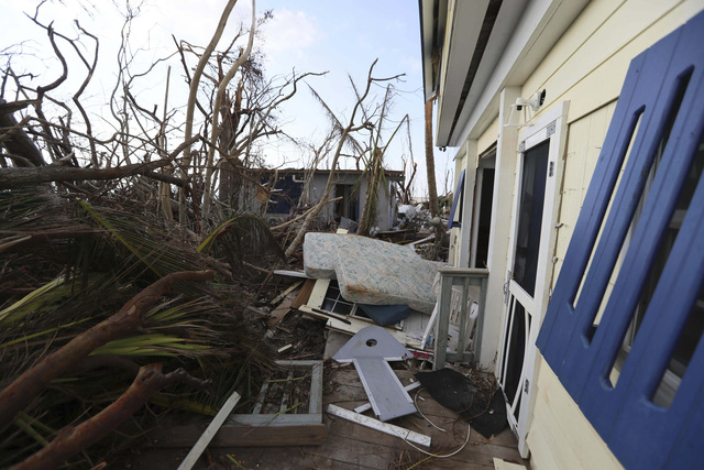 Hàng nghìn người dân Bahamas tháo chạy sau bão Dorian - Ảnh 9.
