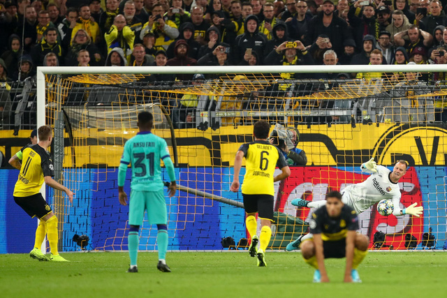Kết quả Champions League sáng 18/9: Napoli hạ gục Liverpool, Barcelona chia điểm với Dortmund - Ảnh 2.