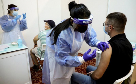 Malaysia tiêm tăng cường vắc xin Covid-19, Lào phong tỏa cục bộ thủ đô