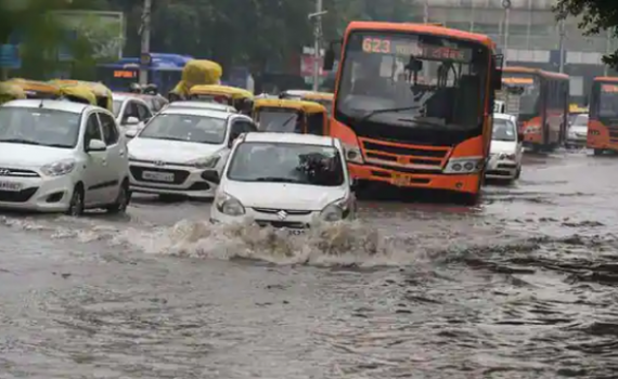 Thủ đô Ấn Độ ghi nhận mưa lớn kỷ lục trong 46 năm qua