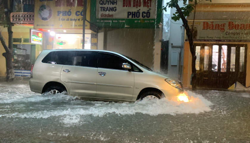  Mưa lớn gây ngập nhiều tuyến phố tại thành phố Thái Bình